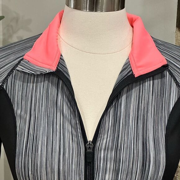 Ideology Women’s Active Jacket in the Size Small in Black/Gray/White - Picture 12 of 13